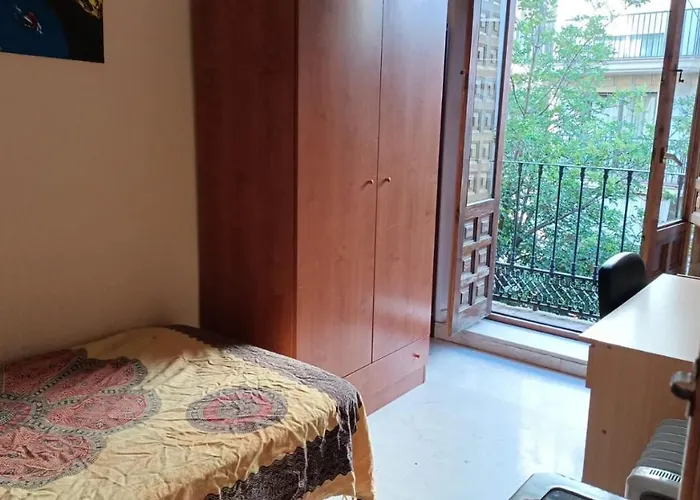 בית אירוח Single In Center Of *